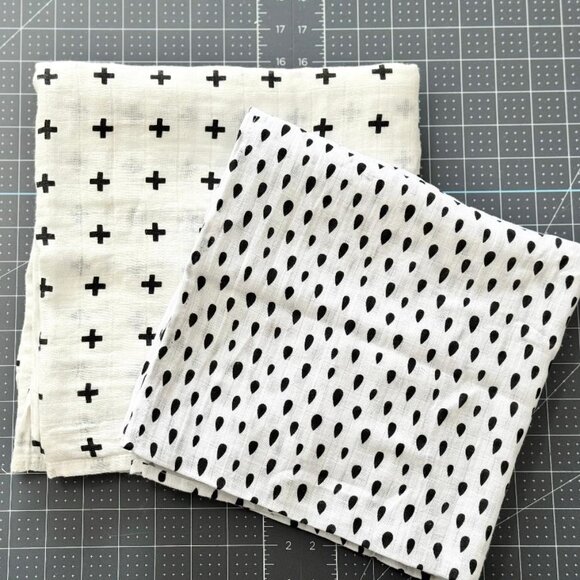 2 NEW Black and White Muslin Swaddle Blankets by SwaddleMe and Ziggy Baby - Picture 1 of 6